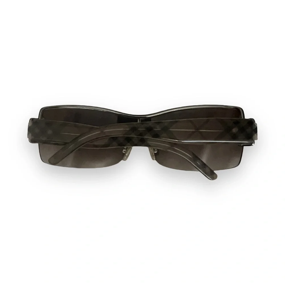Burberry sunglasses with case and card - Picture 4 of 6